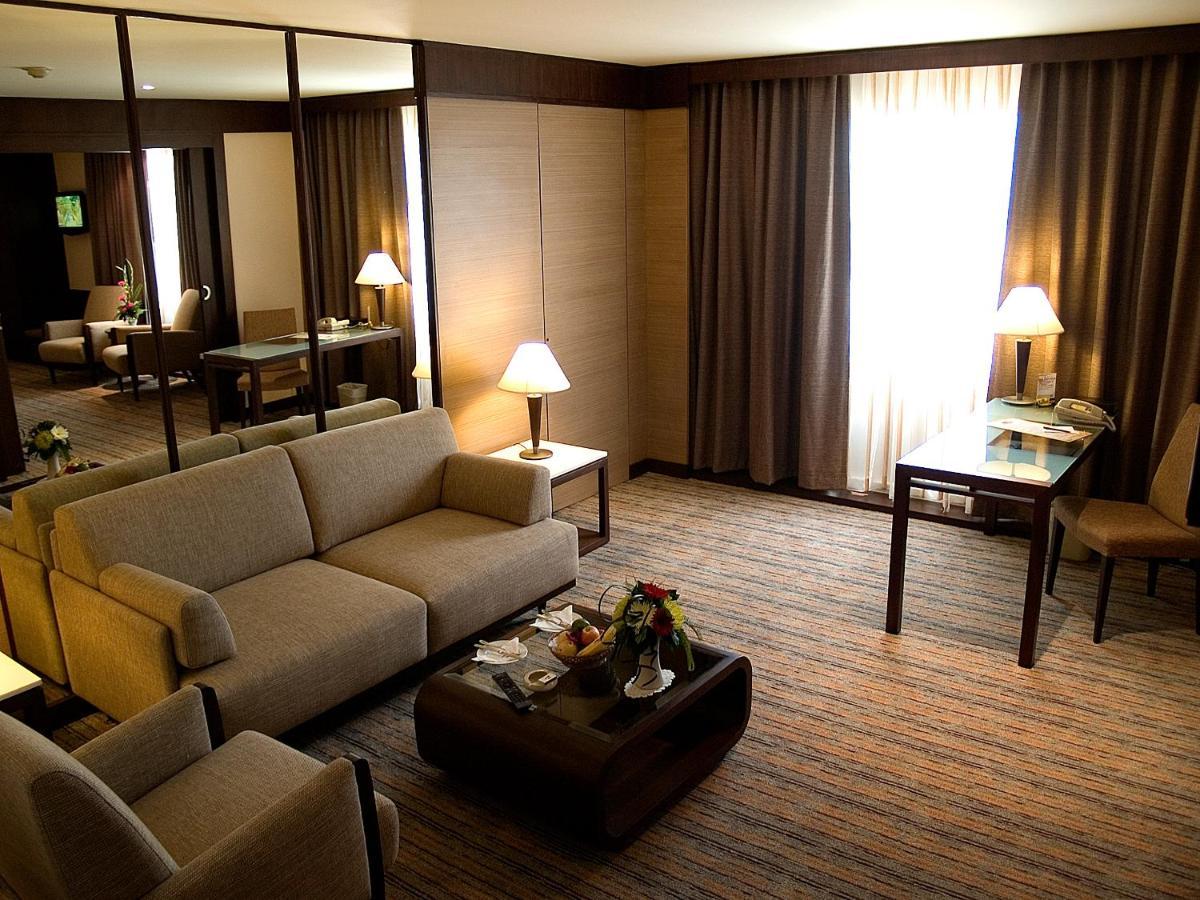 Zenith Sukhumvit Hotel Banguecoque Exterior foto