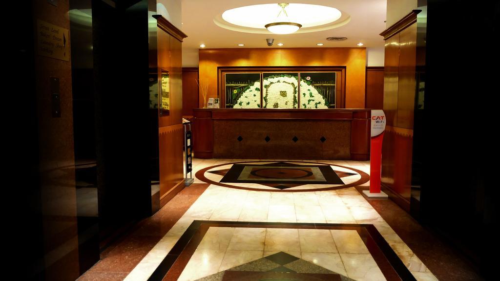 Zenith Sukhumvit Hotel Banguecoque Exterior foto
