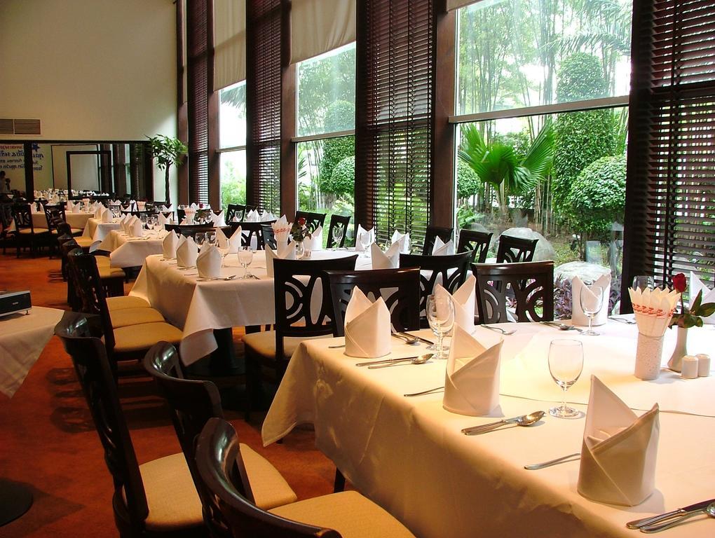 Zenith Sukhumvit Hotel Banguecoque Exterior foto